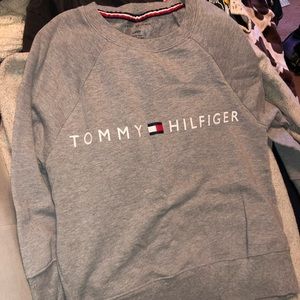 Tommy Hilfiger Long Sleeve Pullover Sweatshirt